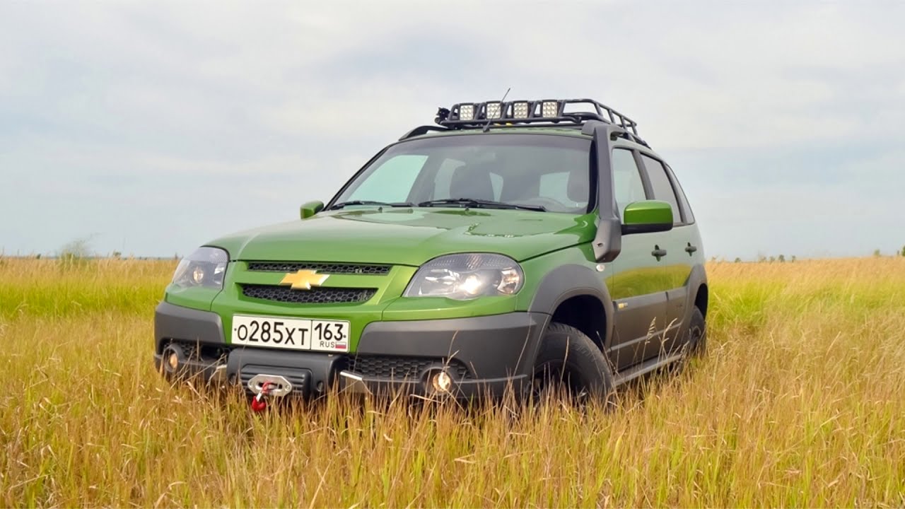 Chevrolet Niva зеленая