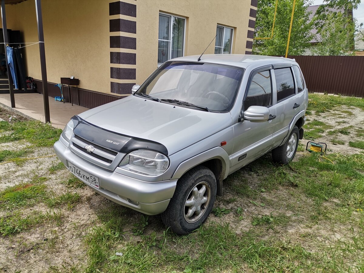 Chevrolet Niva 2005 серебристый