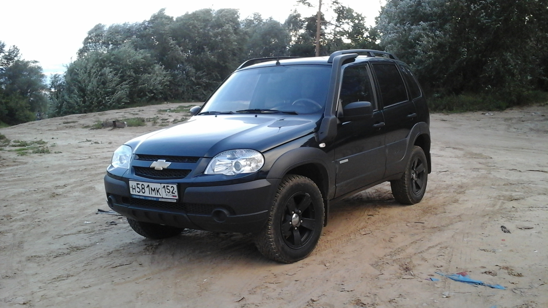 Нива шевроле бертоне. Шевроле Нива Бертоне эдишн. Chevrolet Niva Бертоне. Bertone Edition Шевроле Нива. Нива Шевроле Бертоне белая.