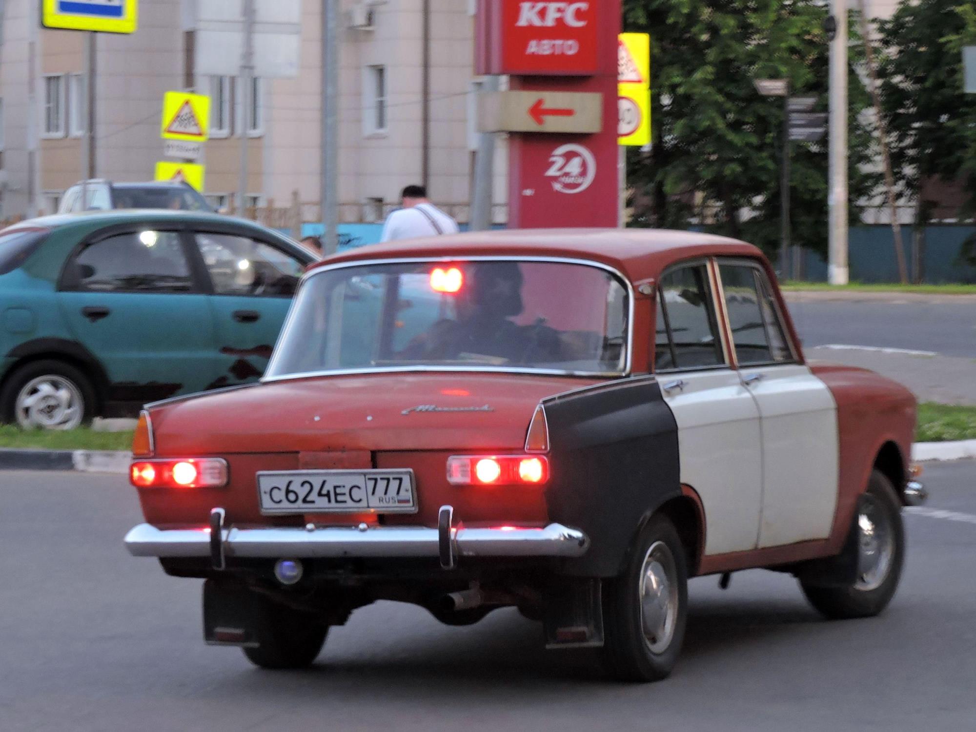 Московские номера деревенских машин