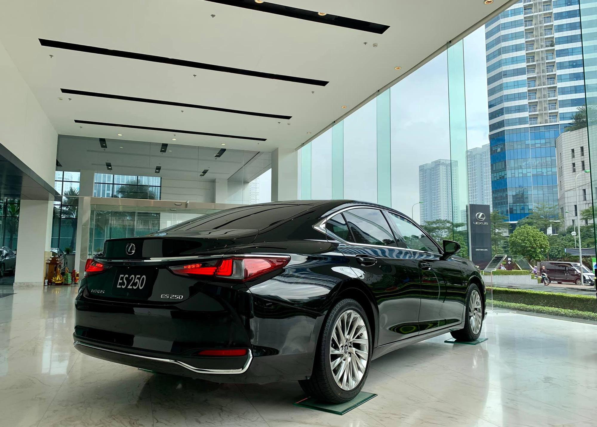 Lexus es250