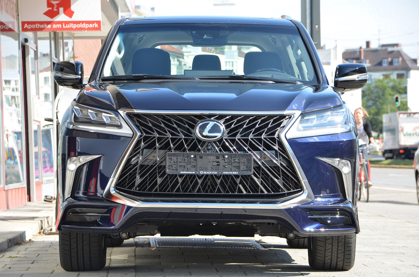 Lexus LX 570 2018 синий