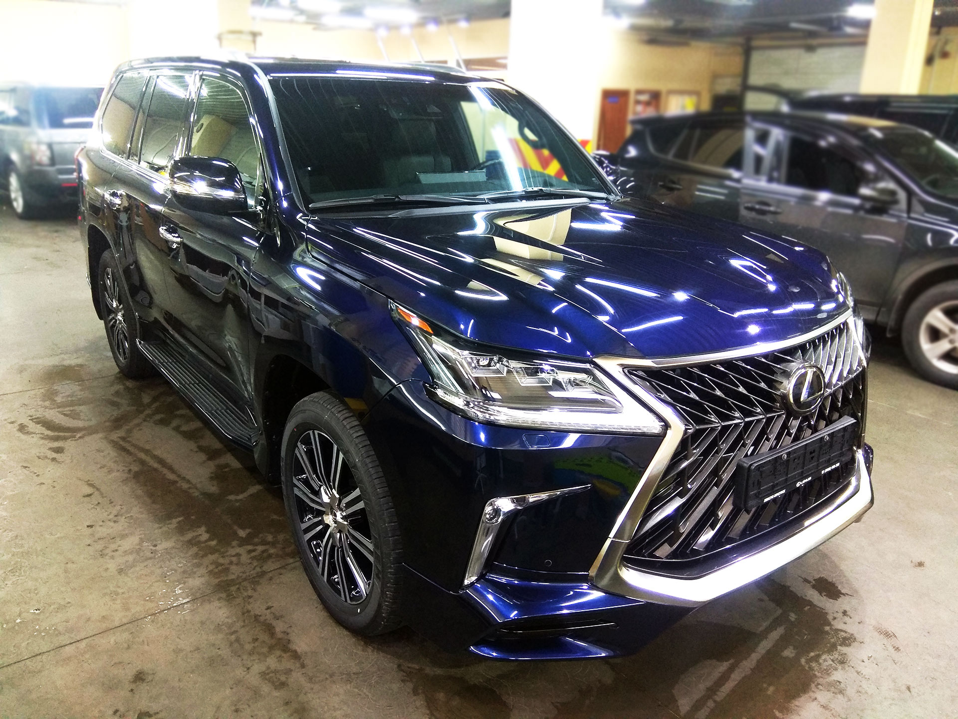 Lexus LX 570 2018 синий