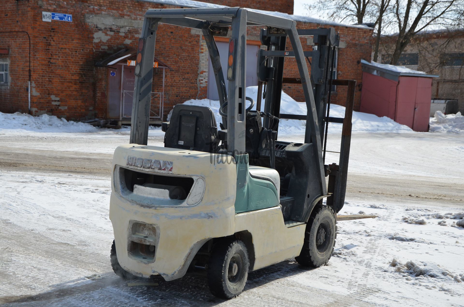 Вилочный погрузчик Ниссан 1.5 т. Погрузчик Nissan 15. Вилочный погрузчик Ниссан 2.5. Погрузчик 1500 кг.