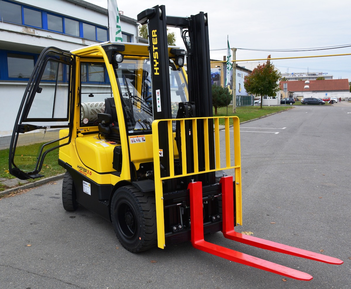 Дверь на погрузчик. Вилочный погрузчик 3,5 Hyster h3.5ft. Погрузчик Hyster h2.0 ft. Hyster 3.0 погрузчик. Вилочный погрузчик Hyster.