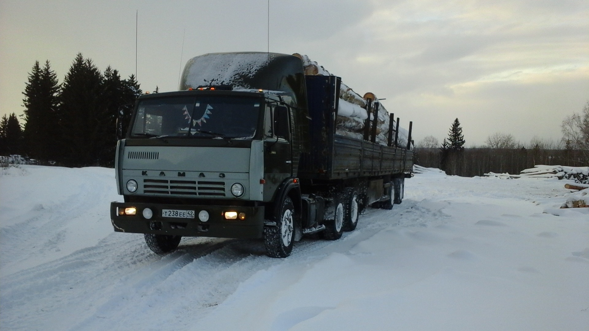 КАМАЗ 5410 мой тягач. Старый КАМАЗ тягач на севере. Длинномер зимой. КАМАЗ 5410 переделанный под дальнобойщик.