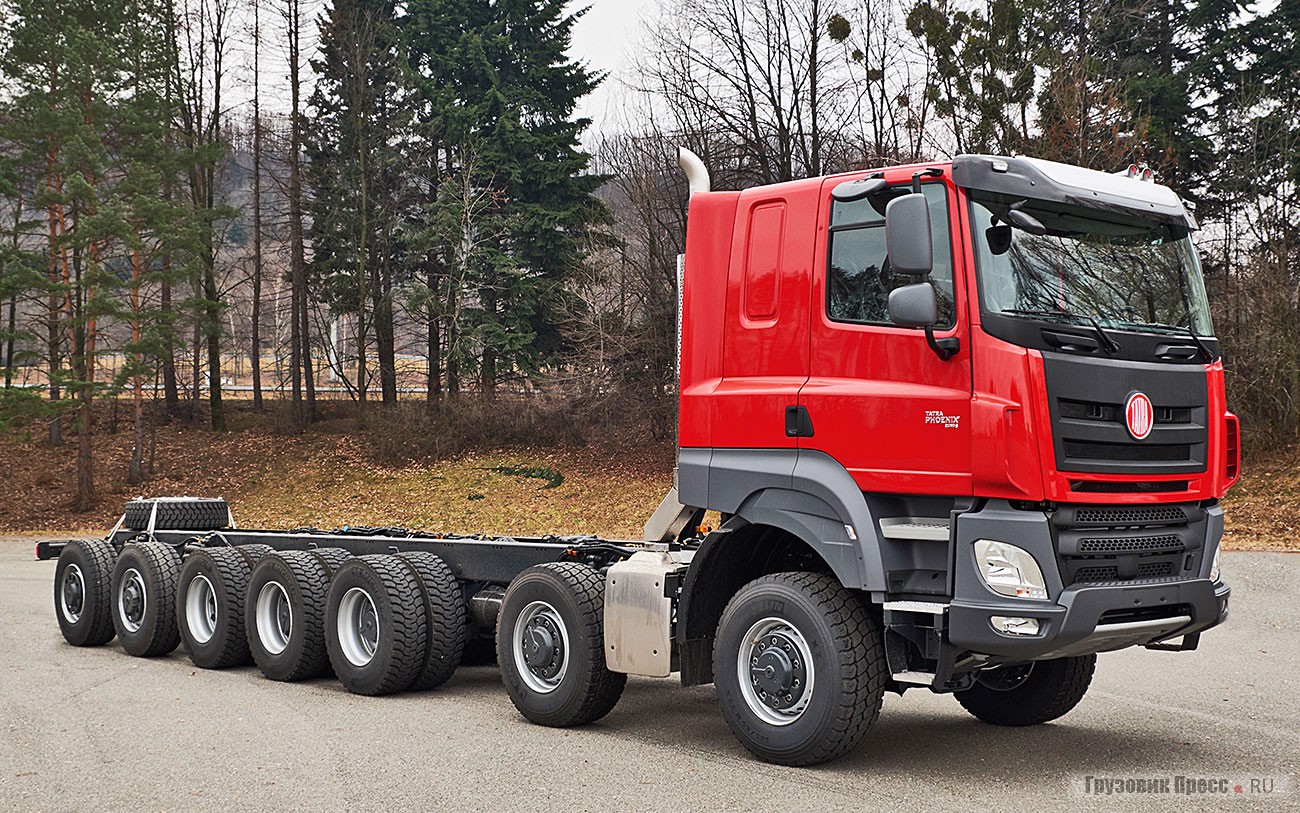 Tatra phoenix. Tatra Phoenix t158. Тягач Tatra t158. Татра Феникс 10х10 самосвал. Шасси Татра 8х8.