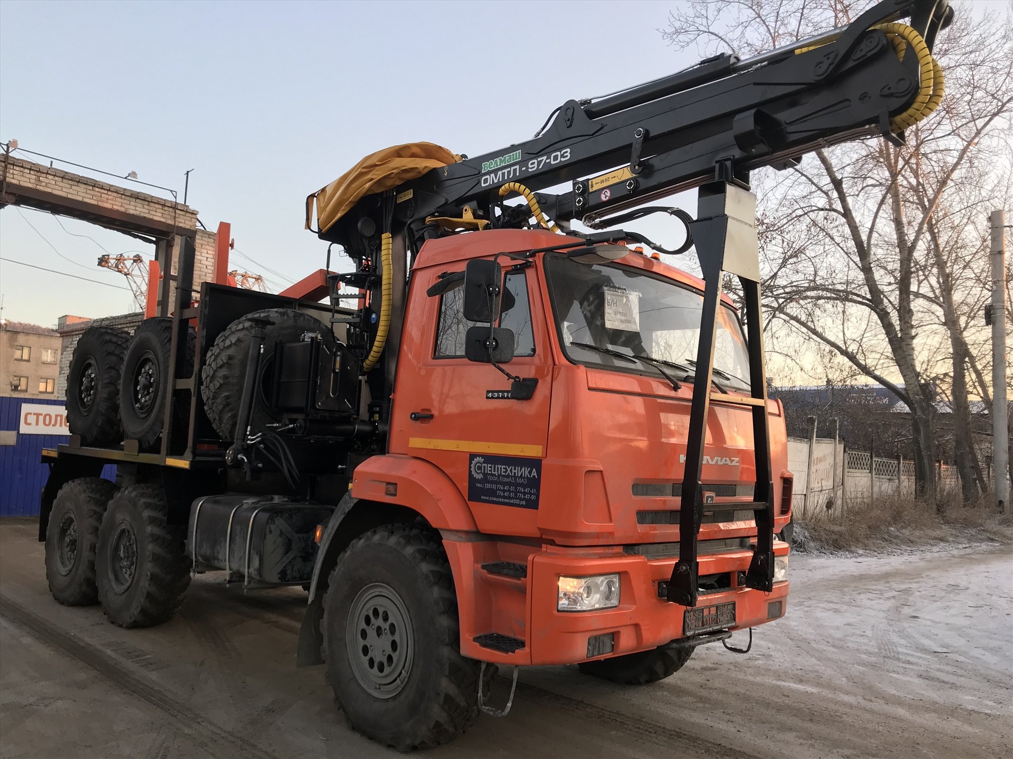 Лесовоз с манипулятором. КАМАЗ 43118 лесовоз с манипулятором. КАМАЗ лесовоз 2020 года. КАМАЗ 2020лесовоз фискарь. КАМАЗ 4311 лесовоз.