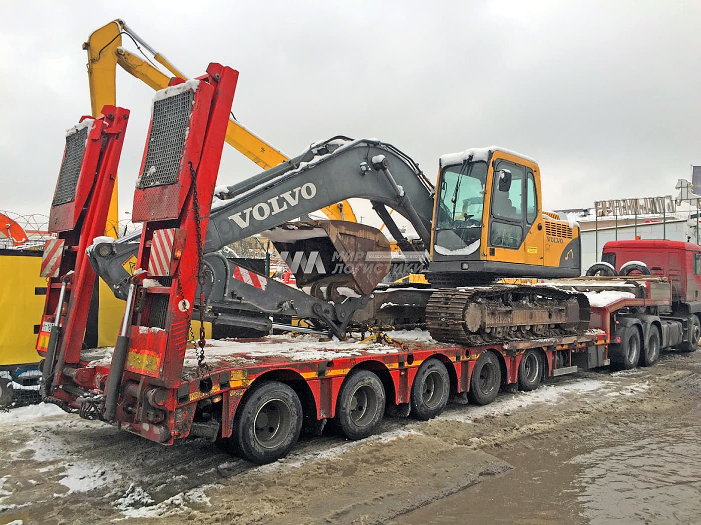 Тонна техника. Вольво трал. Трал негабарит 100 тонн. Низкорамный трал Вольво. Volvo 500 негабарит.