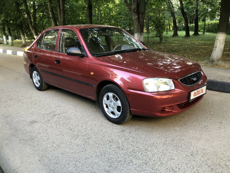 Hyundai Accent красный