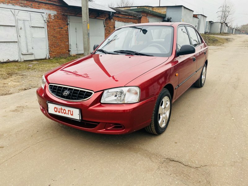 Hyundai Accent красный