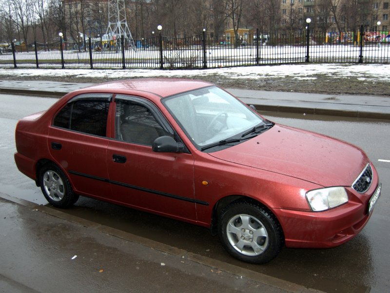 Акцент лифтбек 2002