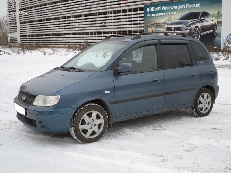 Blue Hyundai Matrix Hatchback 2008