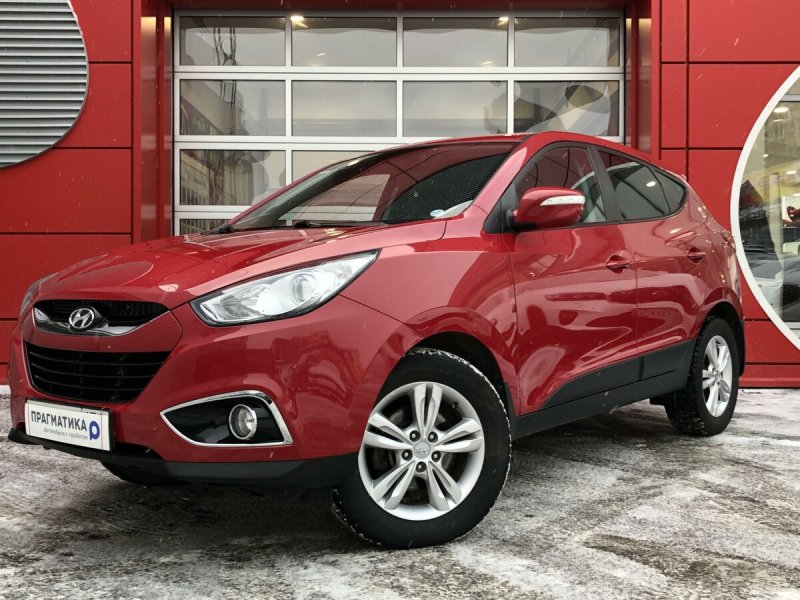 Hyundai i30 красный