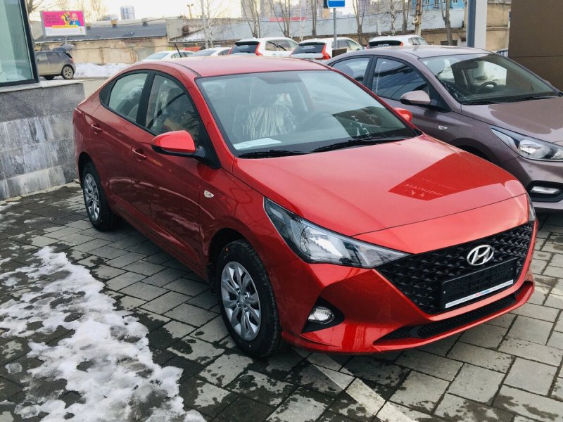 Hyundai Solaris красный