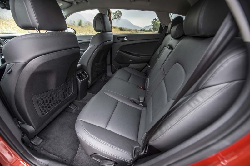 Hyundai Tucson 2019 салон сзади