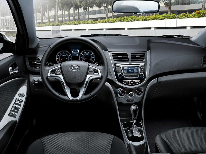 Hyundai Accent Blue интерьер