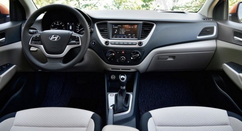 Hyundai Solaris II 2017 салон