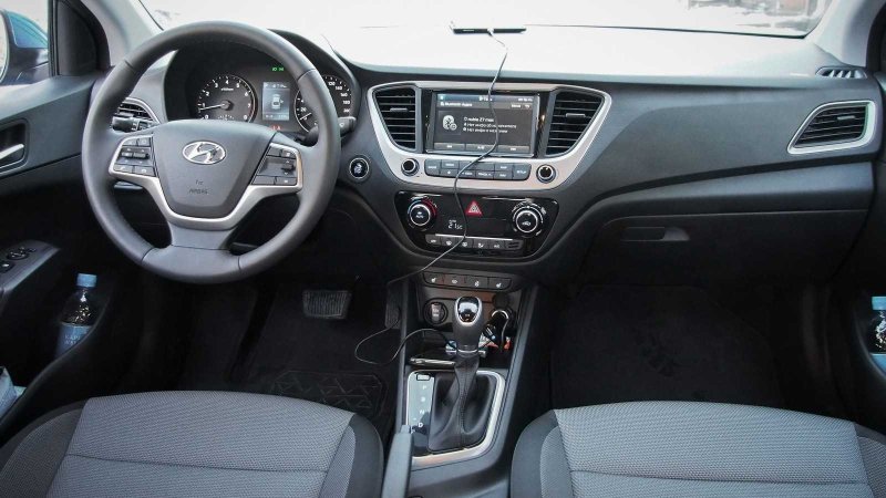Hyundai Solaris II 2017 салон