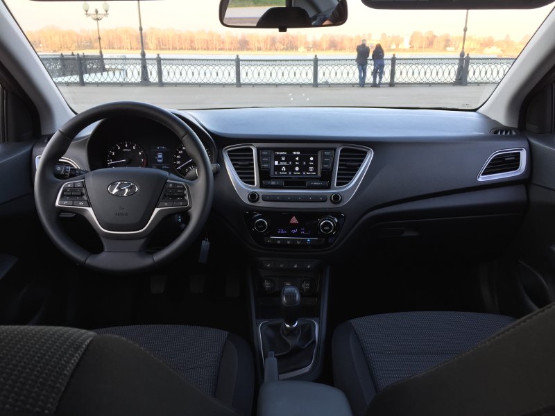 Hyundai Solaris II 2017 салон