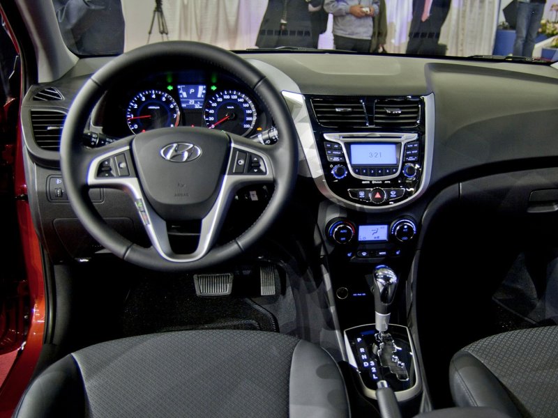 Хендай Солярис 1.6 автомат салон