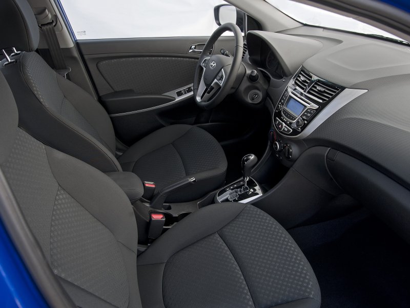 Hyundai Solaris 2014 хэтчбек салон