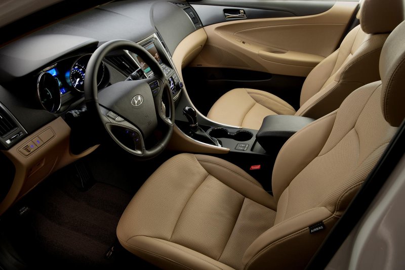 2013 Hyundai Sonata Hybrid салон