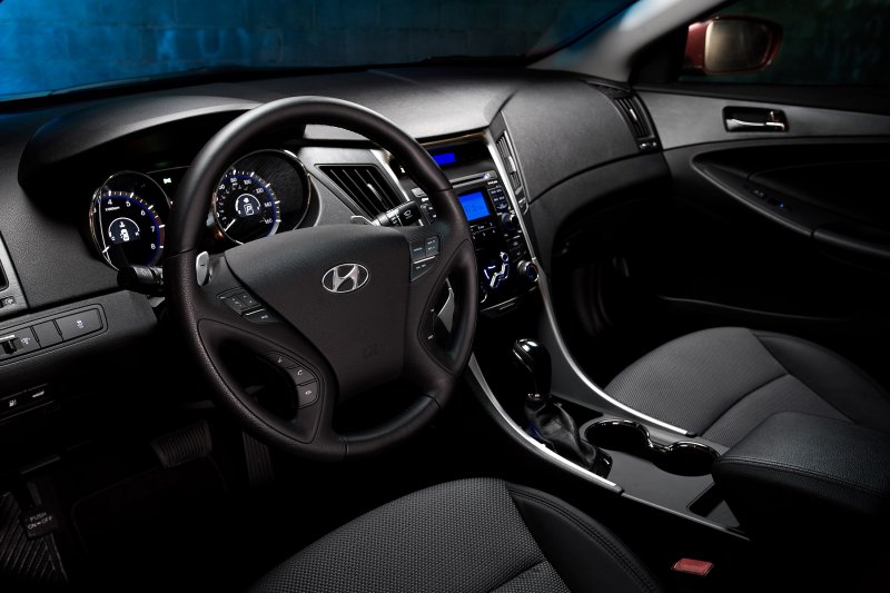 Hyundai Sonata 2011 салон
