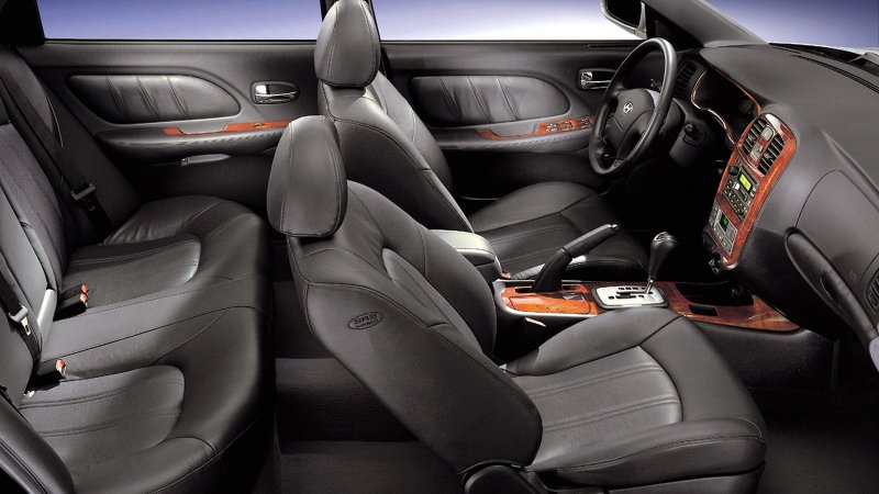 Hyundai Sonata 4 салон