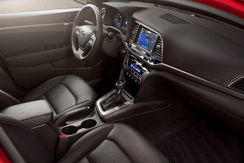 Hyundai Elantra 2017 салон