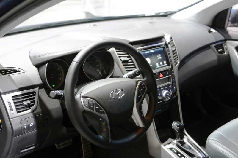 Hyundai Elantra 2017 интерьер