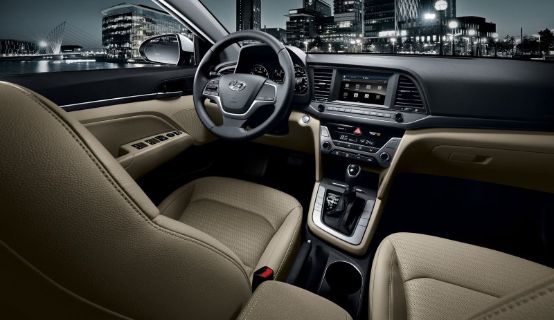 Hyundai Elantra 2017 салон