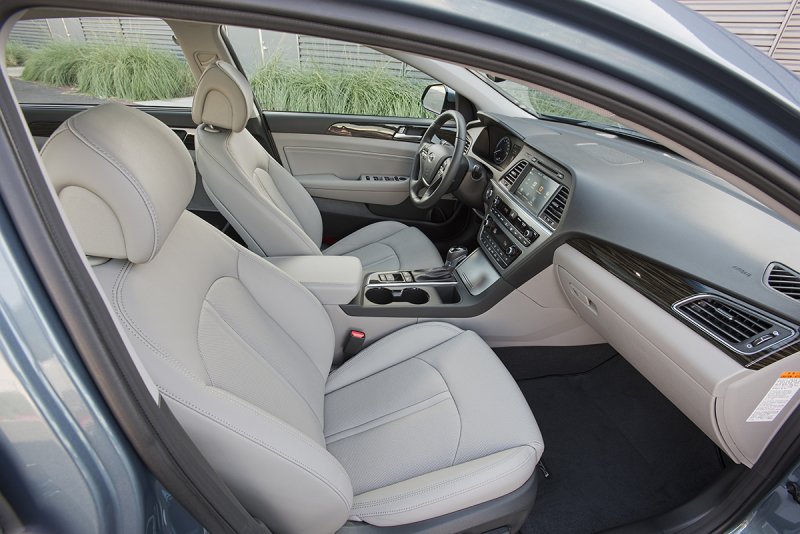 Hyundai Sonata 2010 салон