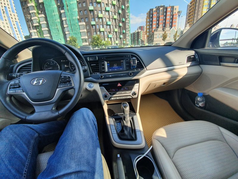 Hyundai Elantra 2017 салон