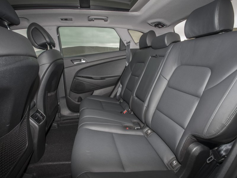 Hyundai Tucson 2019 салон сзади