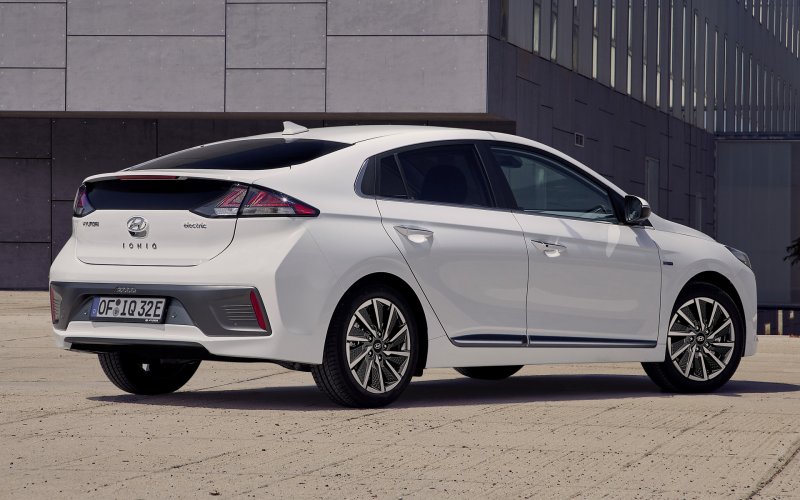 Hyundai Ioniq седан