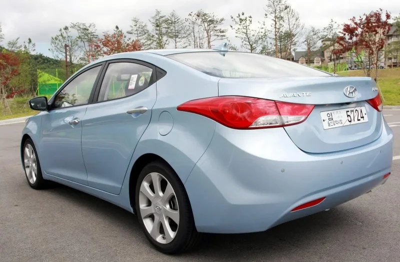 Hyundai Elantra 5