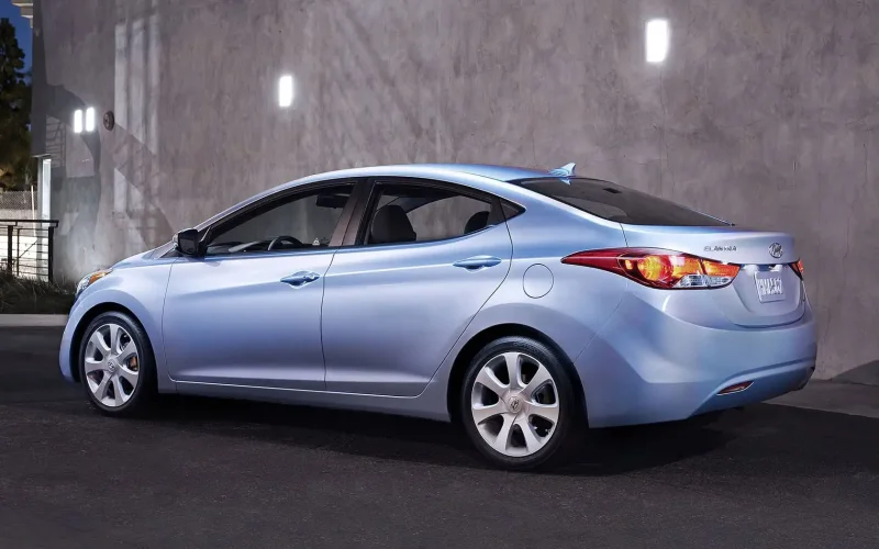 Hyundai Elantra 5