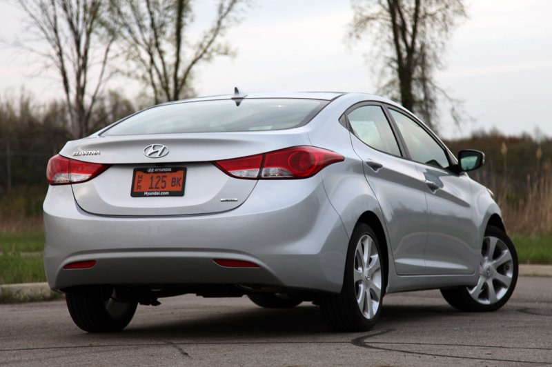 Hyundai Elantra 1.6 МТ 2011