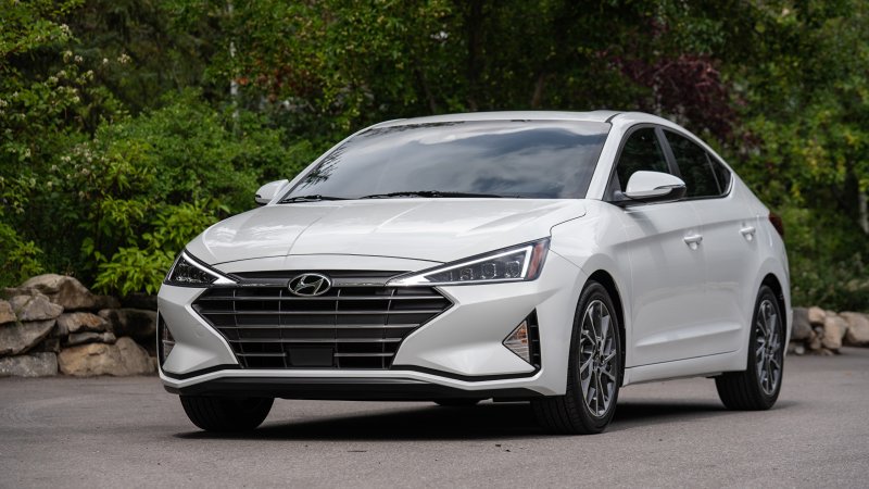 Hyundai Elantra 2021 синяя