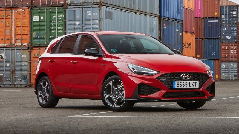 Red Hyundai i10 2011