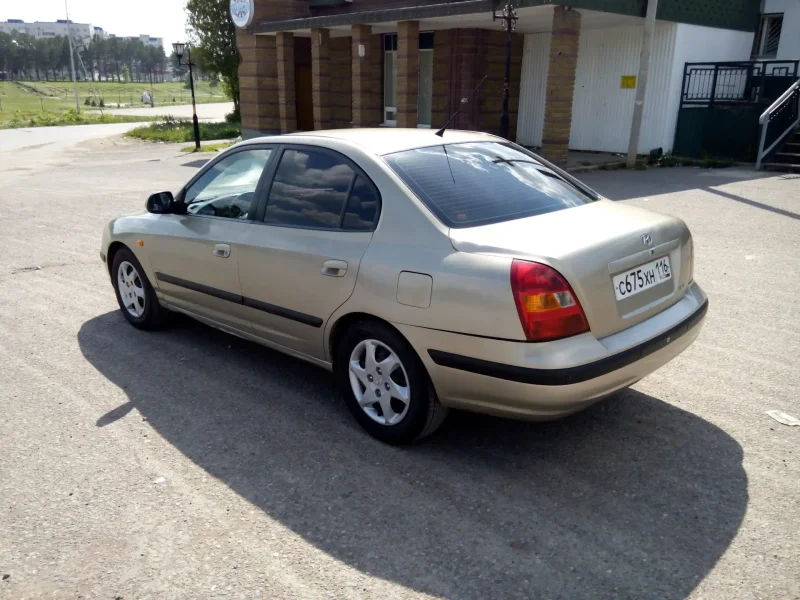 Hyundai Elantra 2002 хэтчбек
