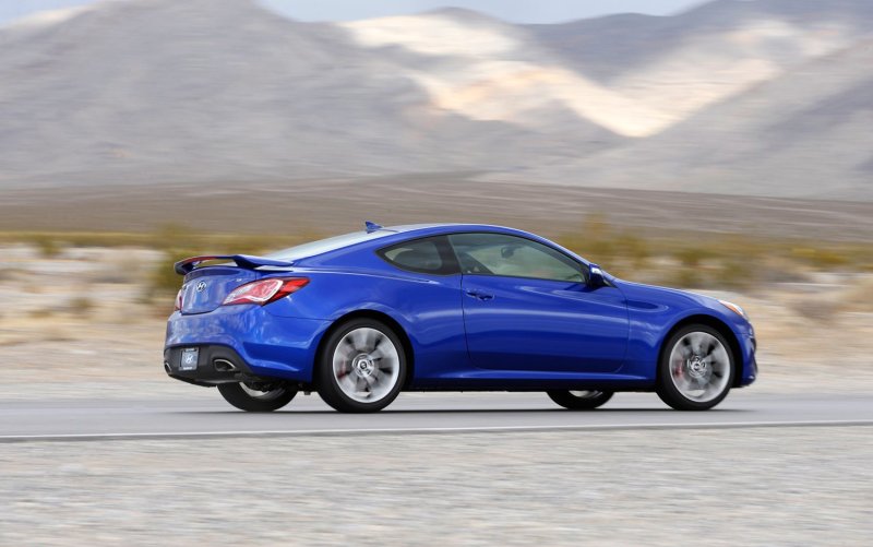 Hyundai 2013 Genesis Coupe 3.8 track