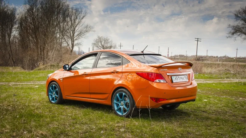 Hyundai Solaris 2011 Orange