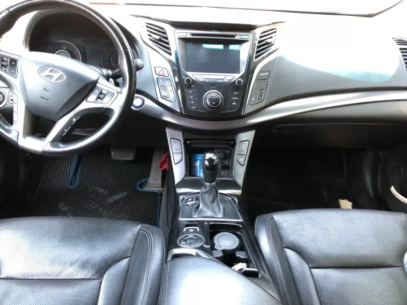 Hyundai i40 седан салон