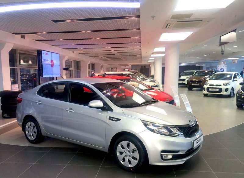 Kia Rio в автосалоне