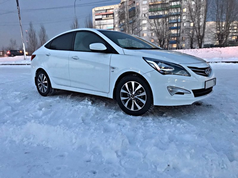 Киа Солярис белая