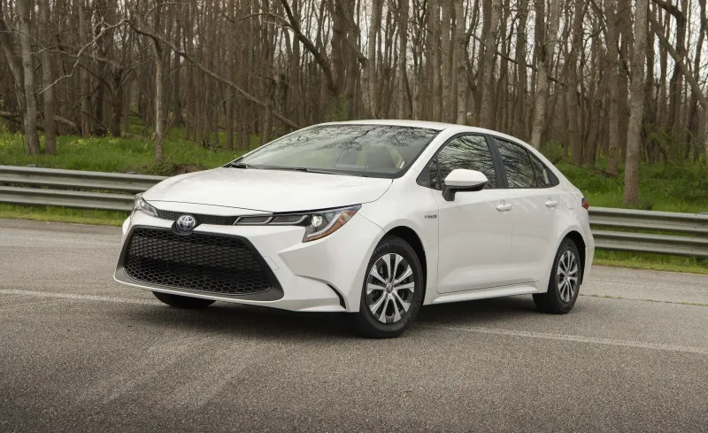 Toyota Auris vs Corolla