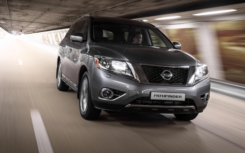 Nissan Pathfinder r52