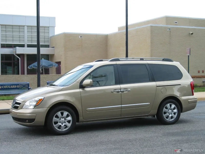 Hyundai Entourage 1